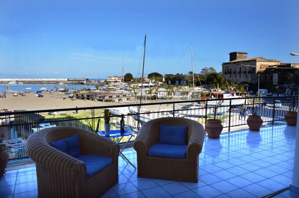 Terrazza Sul Mare Lejlighed Giardini Naxos Eksteriør billede