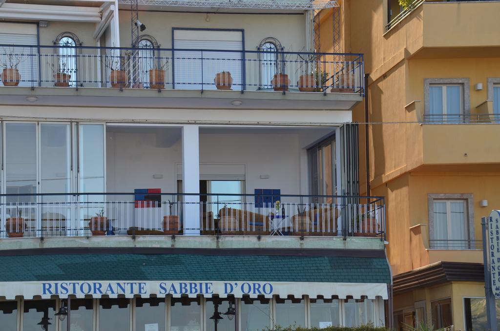 Terrazza Sul Mare Lejlighed Giardini Naxos Eksteriør billede