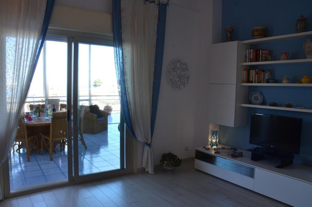 Terrazza Sul Mare Lejlighed Giardini Naxos Eksteriør billede