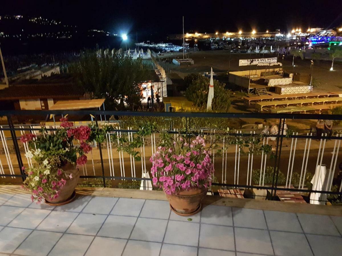 Terrazza Sul Mare Lejlighed Giardini Naxos Eksteriør billede