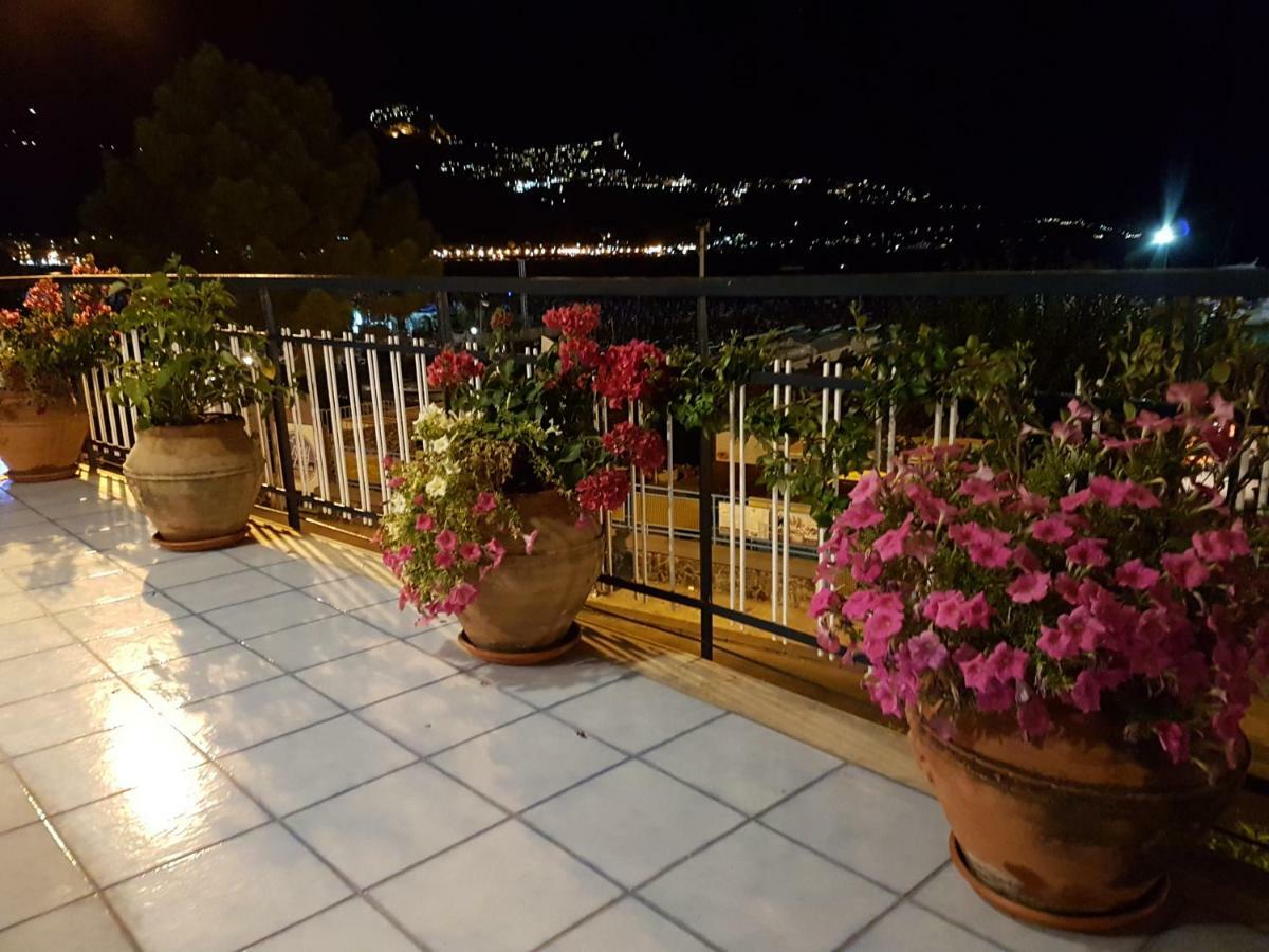 Terrazza Sul Mare Lejlighed Giardini Naxos Eksteriør billede